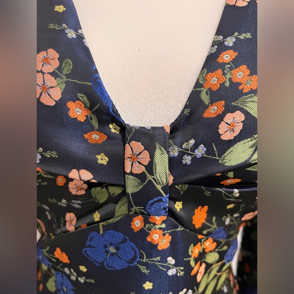 NWOT Navy Floral Brocade Mini Size 4 - Picture 4 of 5